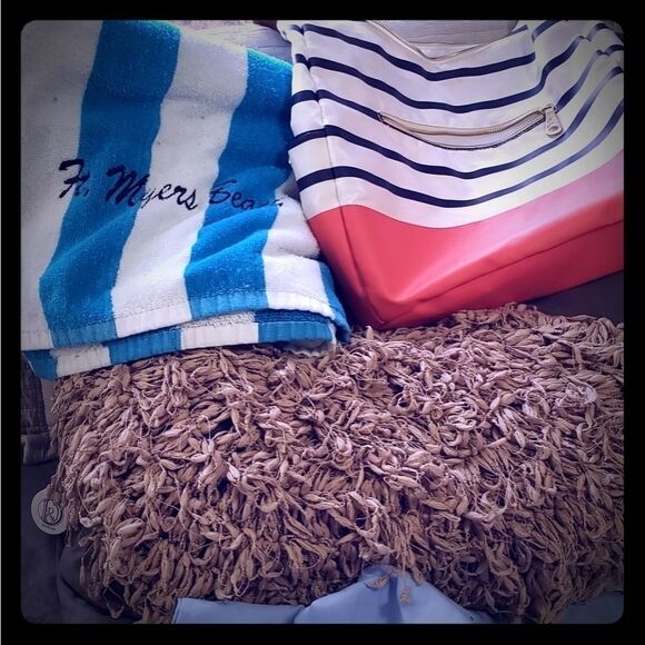 Old Navy Beach Bag Stripe - Picture 1 of 7